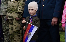 В Барнауле состоялась торжественная церемония поднятия Государственного флага России