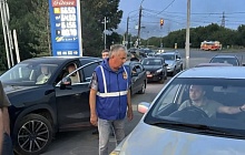 Депутаты вместе с дружинниками обеспечивают порядок и проводят разъяснительную работу на АЗС