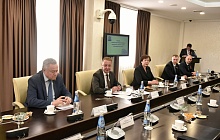 Вячеслав Франк и Галина Буевич встретились с родителями военнослужащих Президентского полка