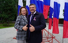 В Барнауле состоялась торжественная церемония поднятия Государственного флага России